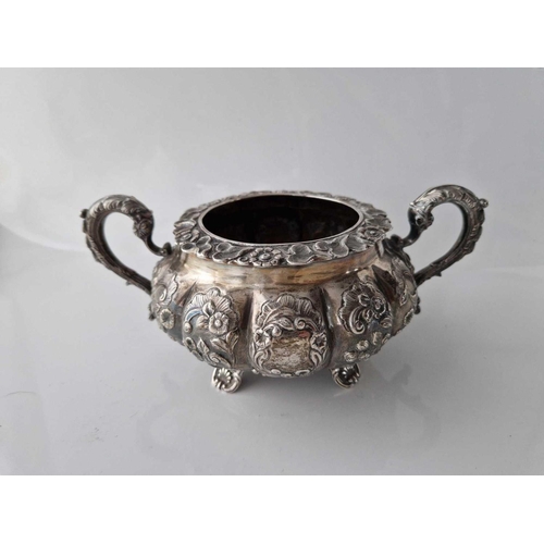 1049 - Good quality Georgian sugar bowl with leaf capped handles. 9 in wide. London 1830 By W H 460gms