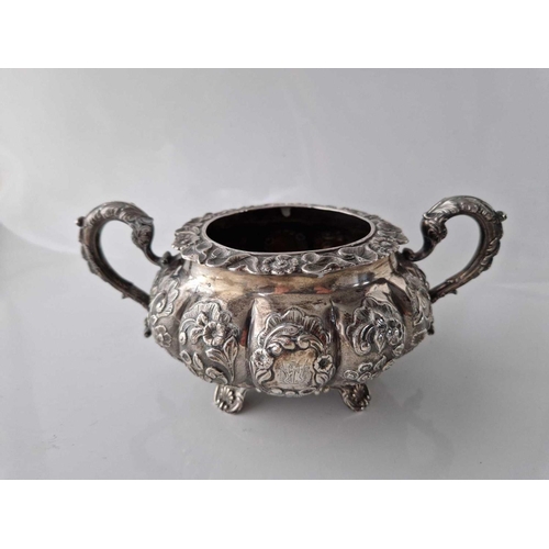 1049 - Good quality Georgian sugar bowl with leaf capped handles. 9 in wide. London 1830 By W H 460gms