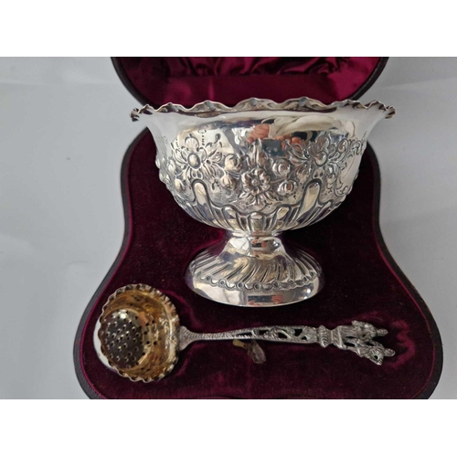 1050 - Good quality boxed large sugar bowl with sifter spoon with embossed decoration. London 1887. 185gms