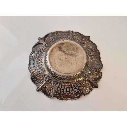 1054 - Circular pierced dish with decorated border. 5.5 in diam. London 1895. 87gms