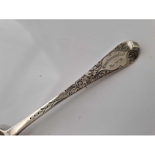 1061 - Boxed late Victorian spoon. 6 in long. London 1890. 30gms