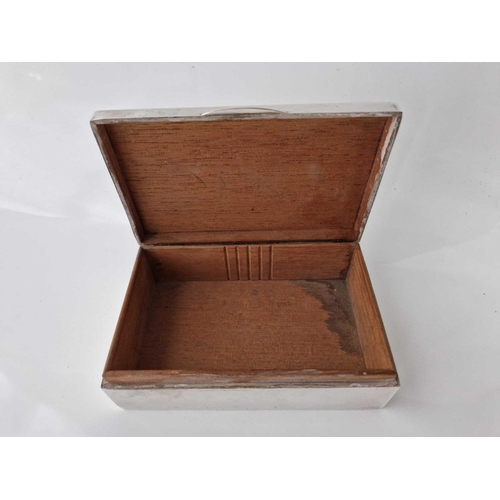 1071 - Cigarette box with cedar lined interior. Birmingham 1908