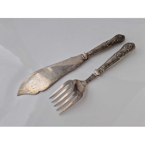 1074 - Pair of Kings pattern silver handled fish servers