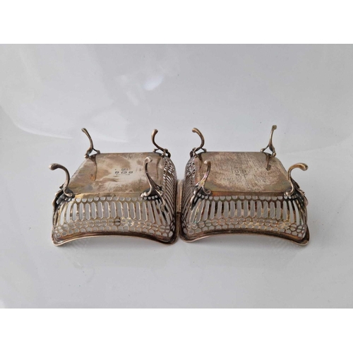 1082 - Pair of square sweet dishes with pierced sides 4.5 in wide. Birmingham 1912. 195gms