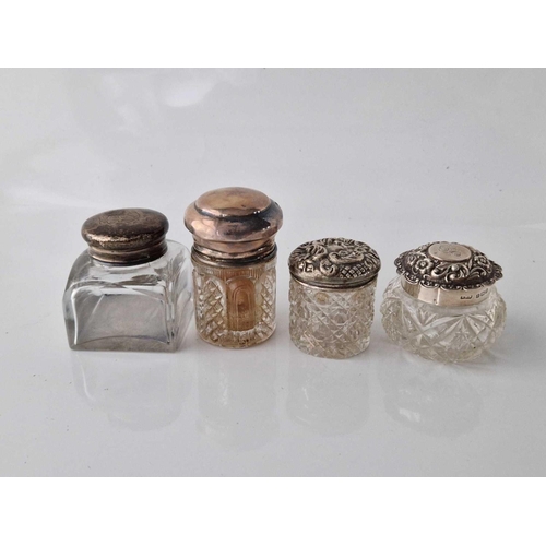 1091 - Ink pot and three mounted jars