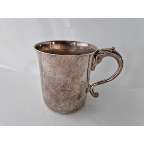 1101 - Heavy plain pint tankard with leaf capped handle 4.25 in high . London 1935 By C J B 335gms