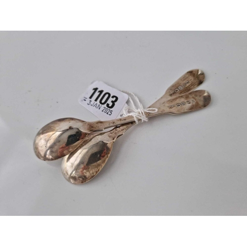 1103 - Pair of London 1830 egg spoons, fiddle pattern