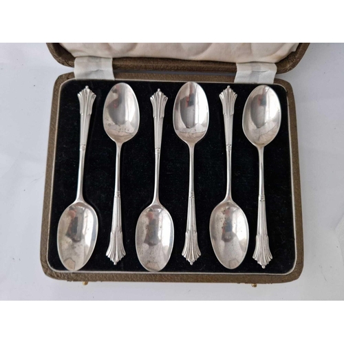 1110 - A Box Set of Six Victorian Tea Spoons London 1886 70g