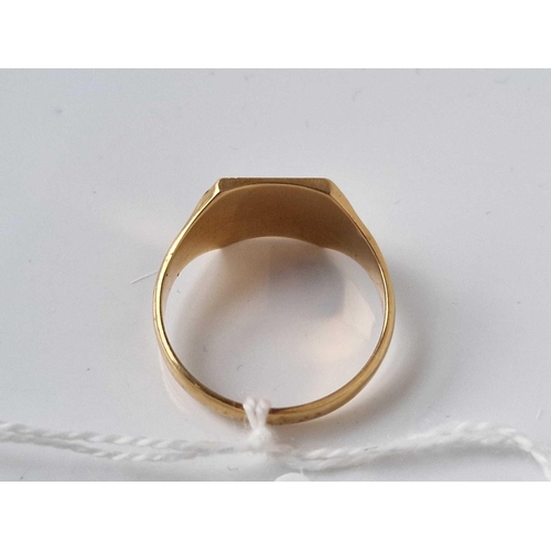 114 - A SIGNET RING 18CT GOLD SIZE W 6.6 GMS