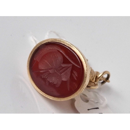 118 - A BRITANNIA TOPPED SEAL FOB WITH CARNELIAN 9CT 12.1 GMS