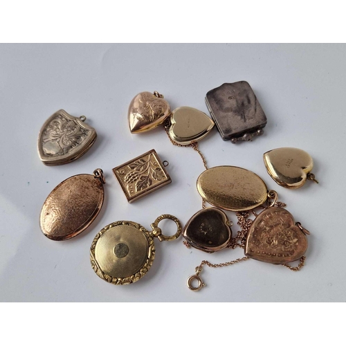 130 - A quantity of assorted lockets