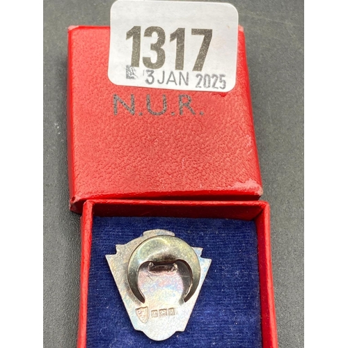 1317 - NOR silver 30yr badge