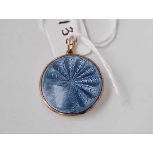 133 - Antique Edwardian blue and white guilloche enamelled gold circular pendant