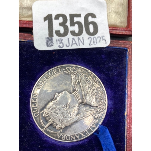 1356 - Silver medal  in original box 1902