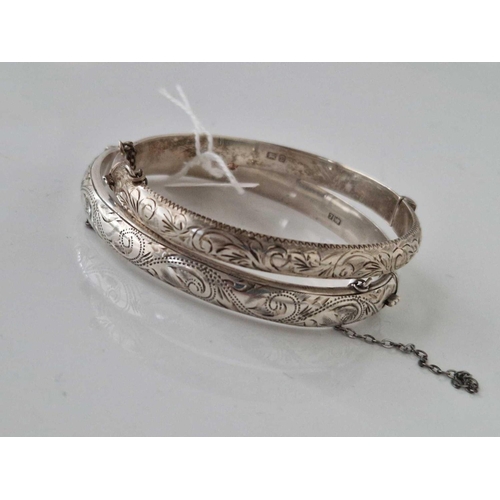 179 - Two silver hollow chased bangles