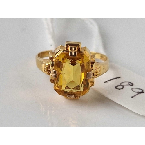 189 - A citrine set ring 10ct gold size O