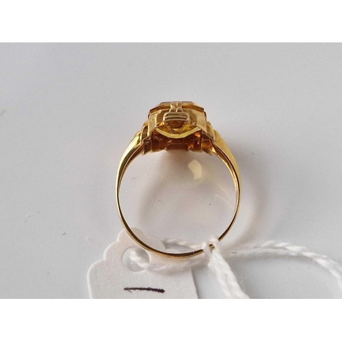 189 - A citrine set ring 10ct gold size O