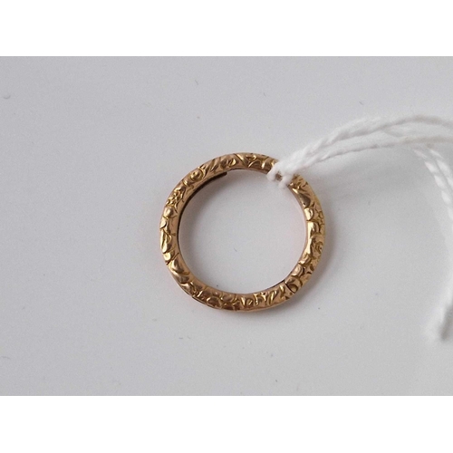 20 - A 19th century gold split ring size G