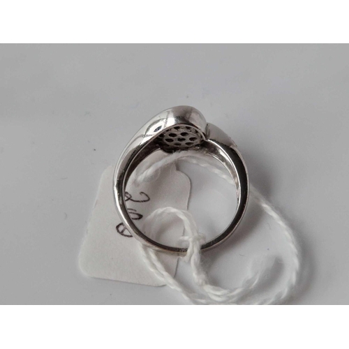 205 - A white gold multi diamond ring approx 0.35 carats 9ct size O 4.5 gms