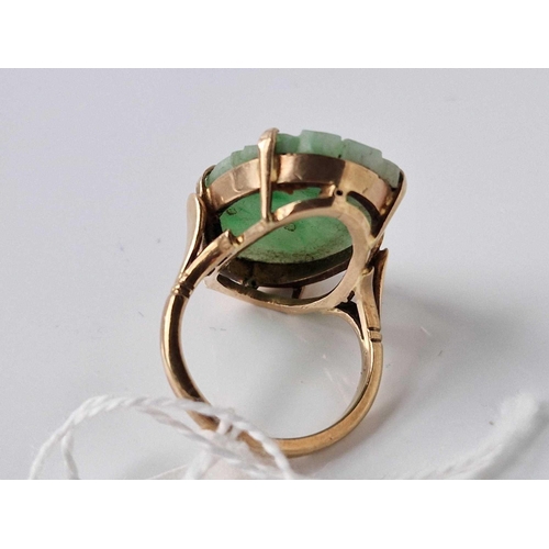 226 - A CARVED JADE RING SET IN GOLD SIZE O 8.8 GMS