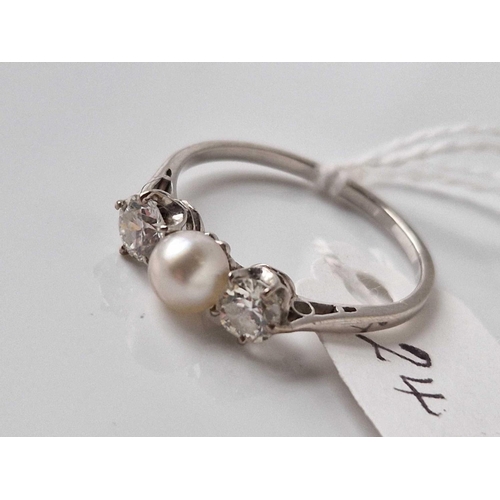 24 - A DIAMOND AND PEARL PLATINUM SET RING WITH GOOD DIAMONDS SIZE R 2.9 GMS