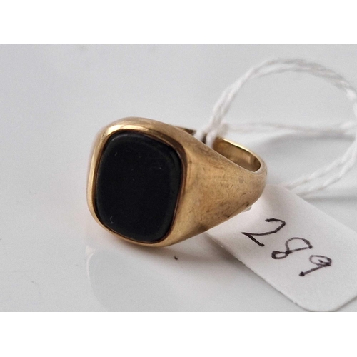 289 - A gold signet ring 9ct size R 5.5 gms