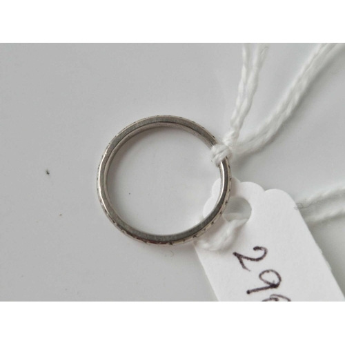 290 - A platinum band ring size I 2.6 gms