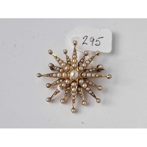 295 - A PEARL STAR BROOCH 15CT GOLD 8.9 GMS