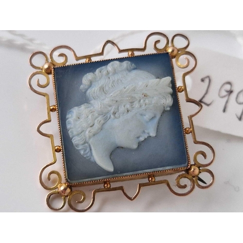 299 - A 9ct mounted stone cameo brooch