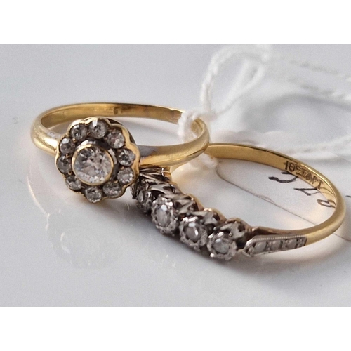 325 - A DIAMOND CLUSTER RING SIZE N 18CT GOLD AND FIVE STONE DIAMOND 18CT GOLD AND PLATINUM RING SIZE O 5 ... 