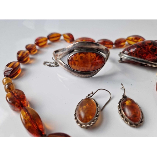 329 - A bag of amber jewellery