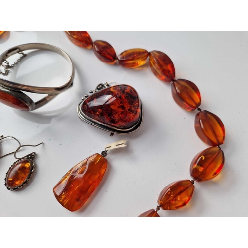 329 - A bag of amber jewellery