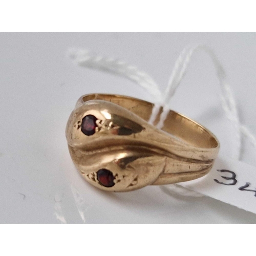 34 - 9ct double headed snake ring set with garnets, hallmarked London 1961, size S, 3.9g