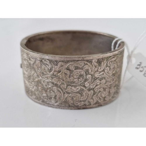 356 - A Victorian silver bangle