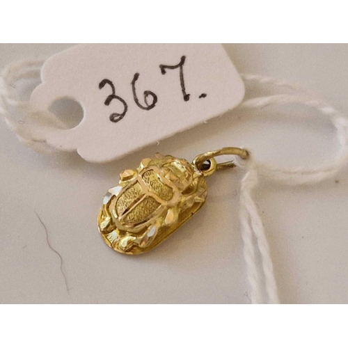 367 - A scarab charm 18ct gold