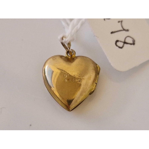 378 - A back and front heart locket 9ct