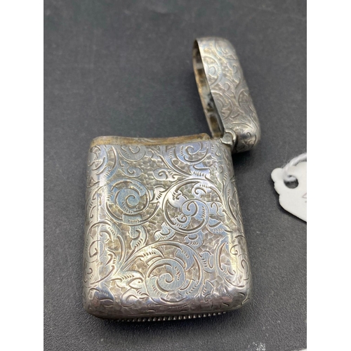 406 - A pretty silver vesta case