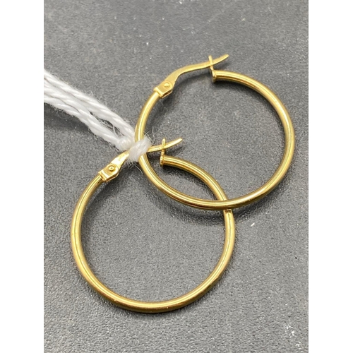 407 - A pair of hoop earrings 9ct 2cm diameter