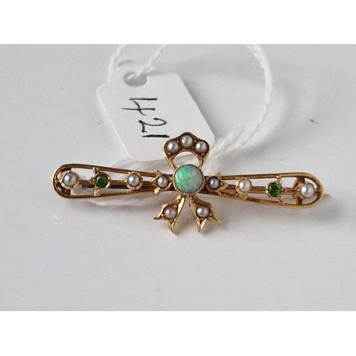 421 - A emerald opal and pearl brooch 3.4 gms