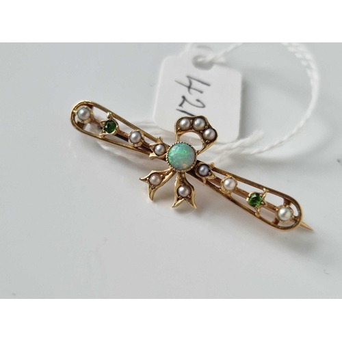 421 - A emerald opal and pearl brooch 3.4 gms