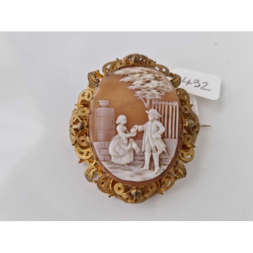 432 - A antique gilt metal mounted cameo brooch