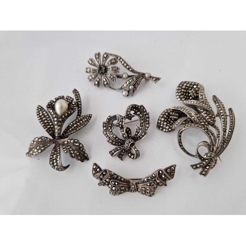 433 - A bag of five silver and marcasite brooches