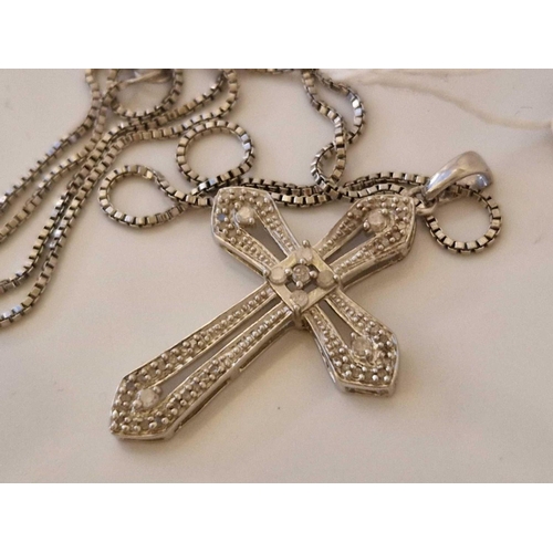 464 - A silver and diamond cross pendant necklace 18 inch