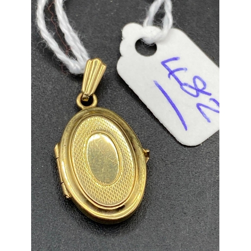 482 - A oval locket 9ct 2.8 gms