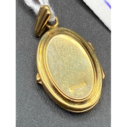 482 - A oval locket 9ct 2.8 gms