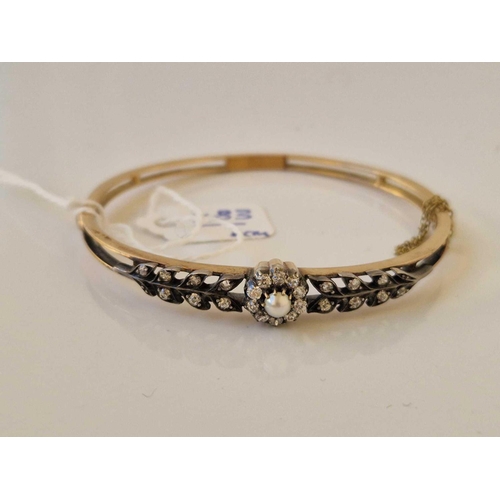 483 - A ANTIQUE GOLD DIAMOND AND PEARL BANGLE 13.7 GMS 6 CM DIAMETER