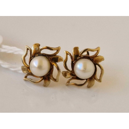 493 - A pair of pearl set earrings 9ct 1.4 gms