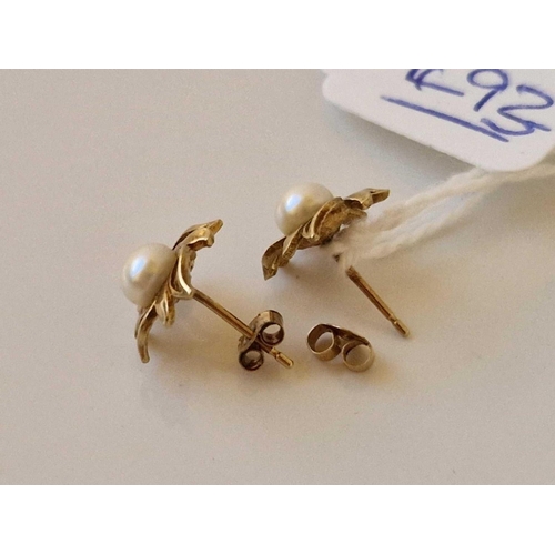 493 - A pair of pearl set earrings 9ct 1.4 gms