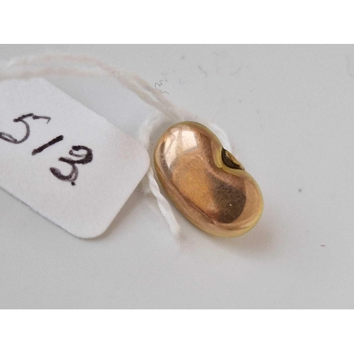 513 - A antique kidney bean charm 18ct gold