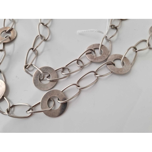 560 - A large silver circular link necklace 32 inch 7.6 gms